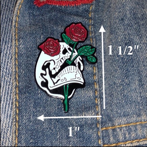 🥀💀 Skull & Roses Pin💀🥀 - Picture 2 of 9